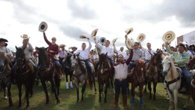 Photo of Realizan la Cabalgata del 50 Aniversario de la Feria Xmatkuil