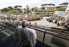 Photo of Papa Francisco aparece en público por primera vez tras su hospitalización