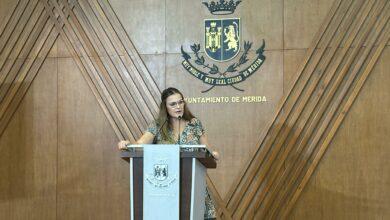 Photo of Cecilia Patrón de frente con las mujeres