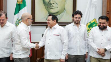 Photo of Gobierno del Yucatán y banco Santander estrechan relaciones