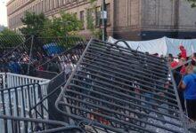 Photo of Maestros bloquean entrada a Palacio Nacional