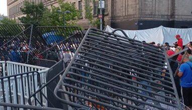 Photo of Maestros bloquean entrada a Palacio Nacional