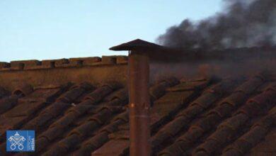 Photo of El primer humo negro del Cónclave