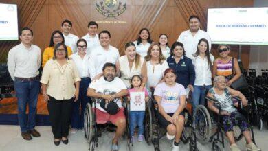 Photo of Ayuntamiento de Mérida recibe donativo de 40 sillas de ruedas