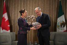Photo of Claudia Sheinbaum regaló al primer ministro una pelota artesanal wixárika