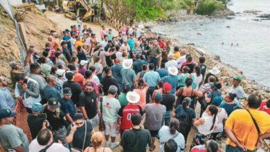 Photo of Derriban barda ilegal para acceder a playa de Sayulita, Nayarit