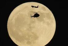 Photo of ¡»Conjunción» de la Luna, el avión y el helicóptero!