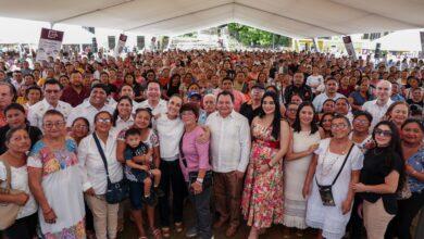 Photo of Sheinbaum y Huacho Díaz entregan apoyos en Izamal