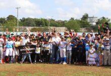 Photo of Reconoce Ceci Patrón a las familias de la Liga Meridana de Béisbol