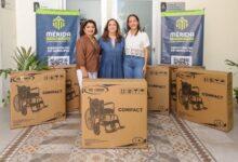 Photo of Voluntariado por Mérida dona sillas de ruedas al DIF Municipal