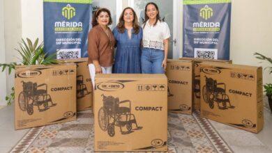 Photo of Voluntariado por Mérida dona sillas de ruedas al DIF Municipal