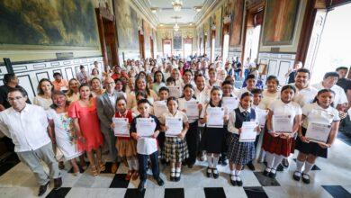 Photo of Reconocen a estudiantes destacados de Yucatán