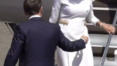 Photo of Brigitte Macron ignoró la ayuda del presidente Macron
