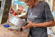 Photo of Resisten al tiempo: Los hojalateros de olla del Bazar de Fierro
