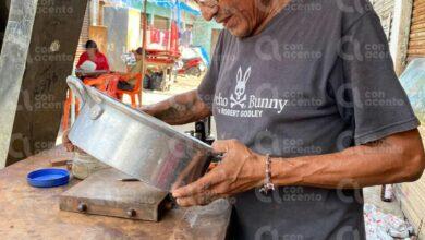 Photo of Resisten al tiempo: Los hojalateros de olla del Bazar de Fierro