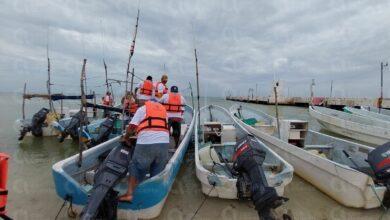 Photo of Pescadores yucatecos venden en Facebook chalecos y radios satelitales que les regalaron