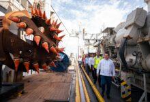 Photo of Huacho Díaz visita el buque de dragado Fernando Magallanes