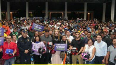 Photo of Cuida Ceci Patrón a repartidores con entrega de cascos certificados