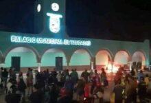 Photo of Tensión en Tzucacab; incendian Palacio Municipal