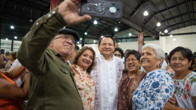 Photo of Homenajean a quienes forjaron la historia educativa de Yucatán