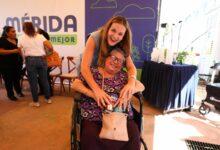 Photo of Cecilia Patrón entrega apoyos para mejorar la vida de personas con discapacidad