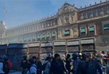 Photo of Marcha de la Generación Z se enfrenta a la policía en el Zócalo de CDMX