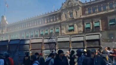 Photo of Marcha de la Generación Z se enfrenta a la policía en el Zócalo de CDMX