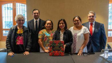 Photo of Presentan libro que impulsa la preservación del bordado maya como patrimonio vivo de Yucatán