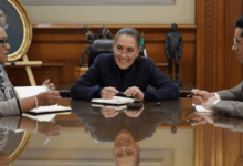Photo of Sheinbaum conversa con el papa León XIV y le invita a visitar México
