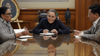 Photo of Sheinbaum conversa con el papa León XIV y le invita a visitar México