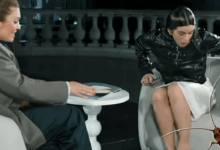 Photo of Rosalía huye de una cucaracha durante entrevista en Río y su reacción se vuelve viral