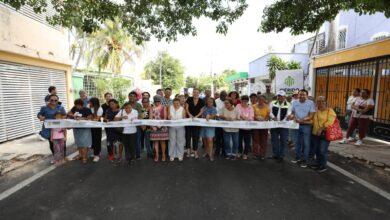 Photo of Cecilia Patrón refuerza la infraestructura del poniente de Mérida con obras de repavimentación
