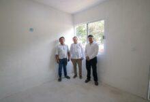 Photo of Gobernador supervisa construcción de cuartos dormitorio para reducir el hacinamiento en Yaxkukul