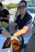 Photo of Influencer realiza experimento lavando autos y afirma que “el pobre es pobre porque quiere”