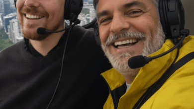 Photo of MrBeast bromea al subir a un helicóptero con Eugenio Derbez en México