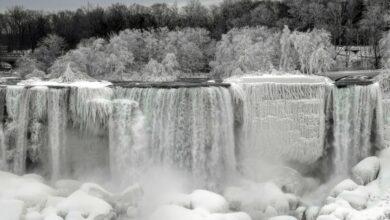 Photo of Ola de frío histórico transforma parcialmente las Cataratas del Niágara en un paisaje congelado