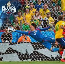 Photo of Brasil aún recuerda a Memo Ochoa 11 años después de su histórica actuación en el Mundial 2014