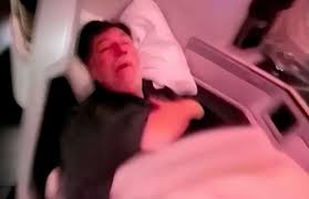 Photo of Polémica por foto de Fernández Noroña durmiendo en vuelo de primera clase desde Roma a CDMX