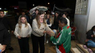 Photo of Cecilia Patrón reparte cobijas en Mérida