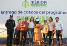 Photo of Entrega Ayuntamiento de Mérida 175 cascos gratuitos a trabajadores en motocicleta