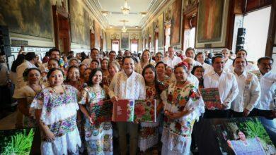 Photo of Presentan obra que impulsa el reconocimiento internacional del bordado maya