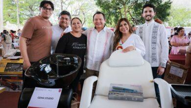 Photo of Gobierno de Yucatán entrega equipo a más de 100 emprendimientos para impulsar el autoempleo