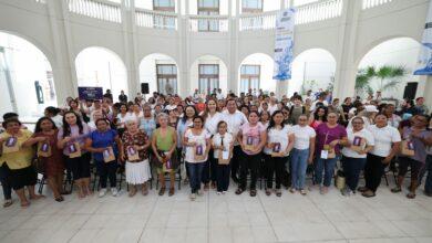 Photo of Cecilia Patrón impulsa la salud visual de mujeres de Mérida con entrega de lentes gratuitos