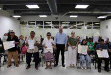 Photo of Gobierno de Yucatán entrega actas de nacimiento a personas sin registro para garantizar su identidad legal