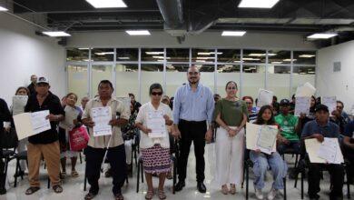 Photo of Gobierno de Yucatán entrega actas de nacimiento a personas sin registro para garantizar su identidad legal