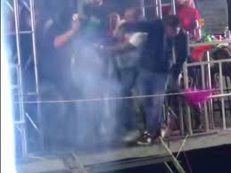 Photo of Aficionado cae de un balcón durante función de lucha libre en Veracruz y el momento se vuelve viral