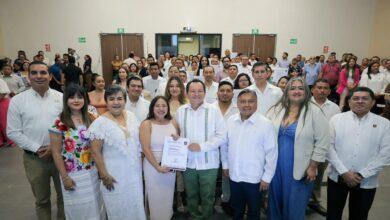 Photo of Entregan 64 plazas a personal de apoyo educativo en Yucatán