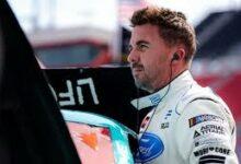 Photo of Frankie Muniz sale ileso tras aparatoso choque en carrera de NASCAR