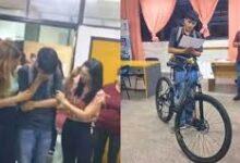 Photo of Docente que recorría 16 km diarios recibe emotivo reconocimiento en su graduación