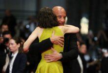 Photo of Vin Diesel conmueve en Cannes con emotivo abrazo a la hija de Paul Walker